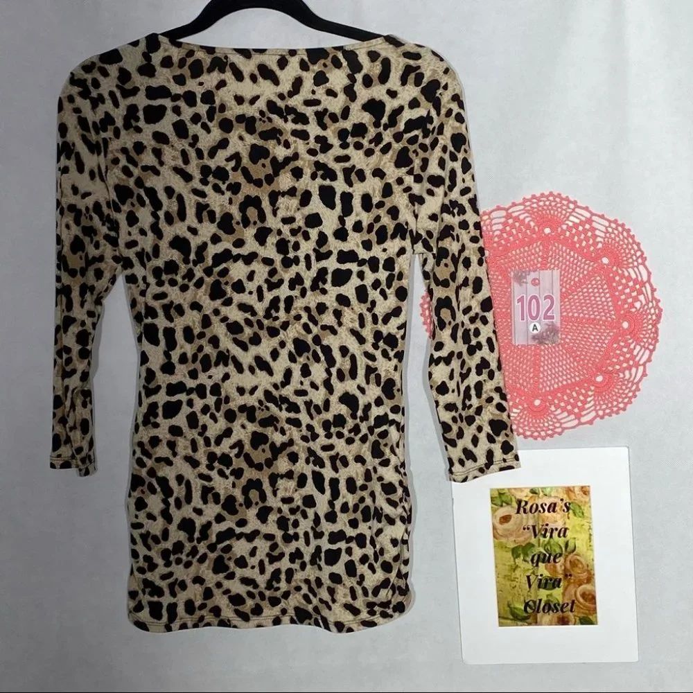 Vince Camuto Leopard Print 3/4 Sleeves Top - Picture 3 of 7